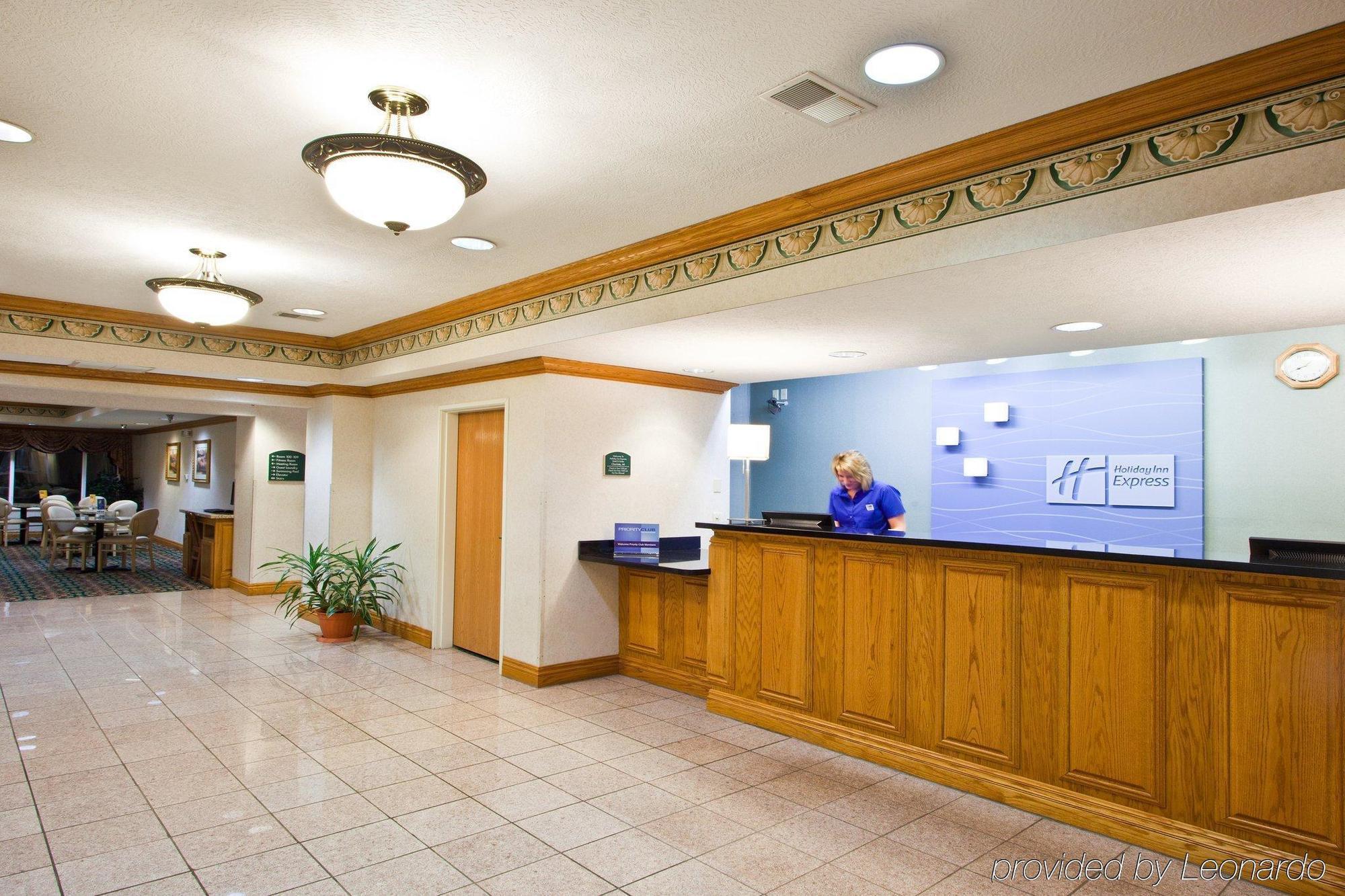 Holiday Inn Express Hotel & Suites Charlotte By Ihg Dalaman gambar
