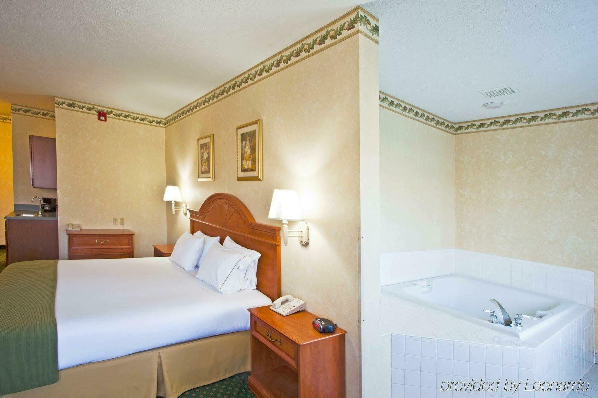 Holiday Inn Express Hotel & Suites Charlotte By Ihg Luaran gambar